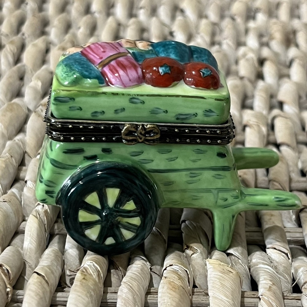 Ceramic Trinket Box Garden Cart Vegetables Hinged Green 3.5"‎ X 1.5" X 2"